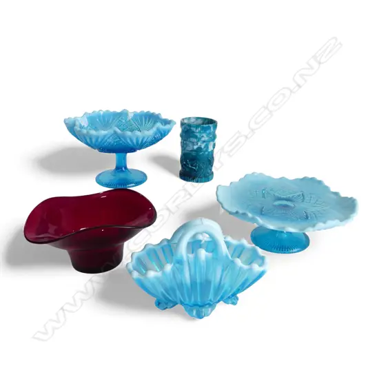 5 VINTAGE GLASS PCES: BLUE PRESSED GLASS ETC 1 tazza repaired