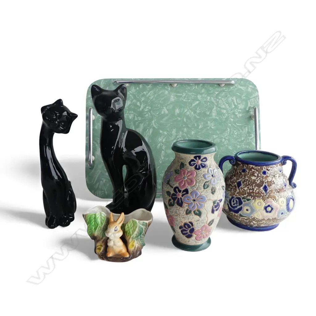 FORMIKA GALLERY TRAY L430MM 3 VASES & 2 BLACK CAT ORNS 280MM TALLEST Image 1++