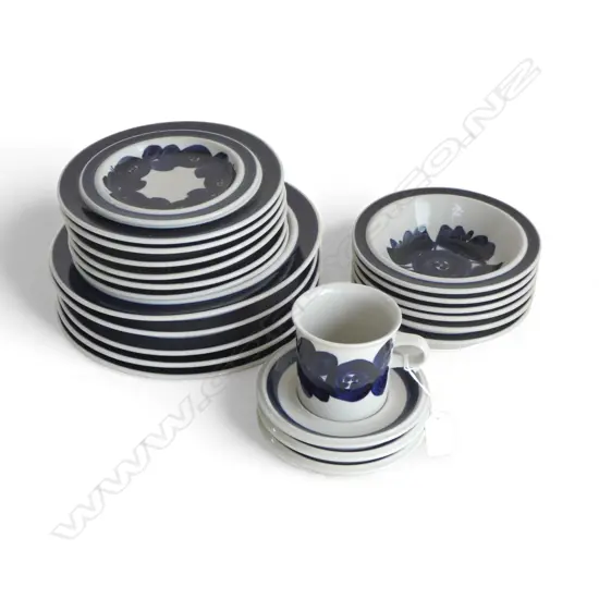 22 PCES ARABIA FINLAND B/W STONEWARE