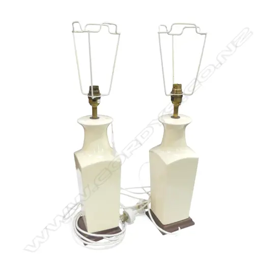 PR CREAM GLAZE TABLE LAMPS H.440mm
