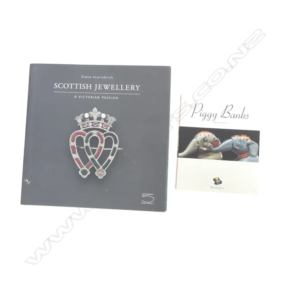 2 REFERENCE BOOKS: PIGGY BANKS + SCOTTISH JEWELLERY - A VICTORIAN PASSION Image 1++