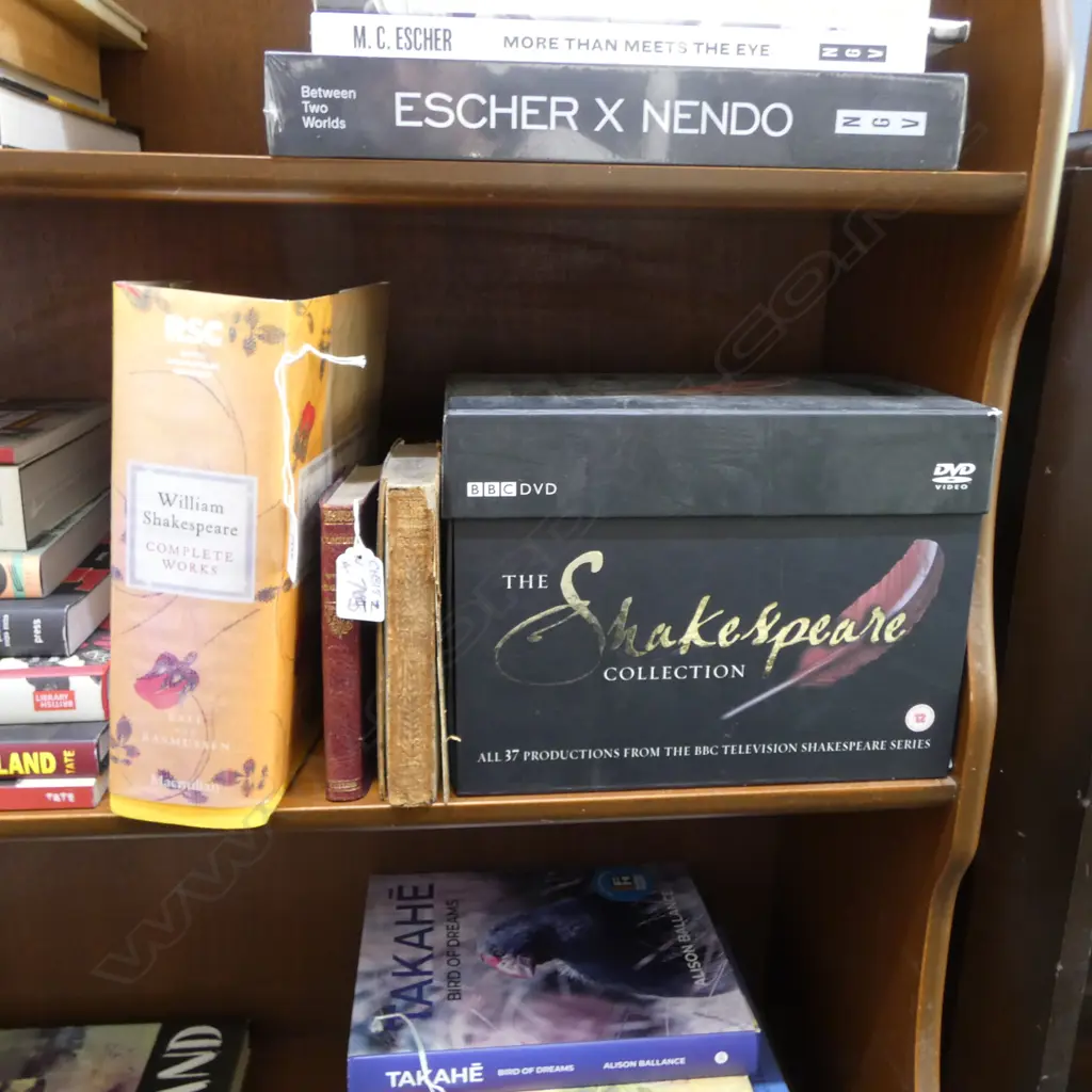 BBC 'THE SHAKESPEARE COLLECTION' DVD BOX,WILLIAM SHAKESPEARE COMPLETE WORKS + 2 OTHER SHAKESPEARE BOOKS fault Image 1++