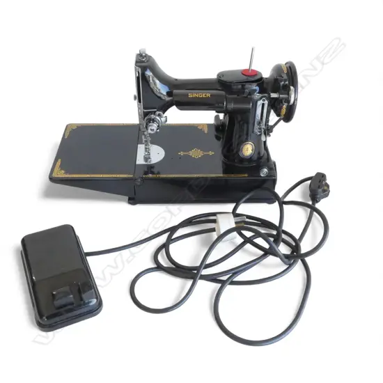 CASED SINGER SEWING MACHINE, WORKING