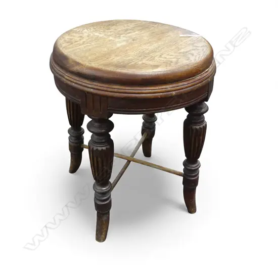 SMALL WOODEN STOOL H.420mm faults