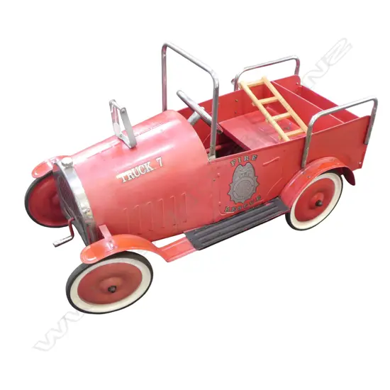 RED METAL FIRE ENGINE PEDAL CAR L.1140mm