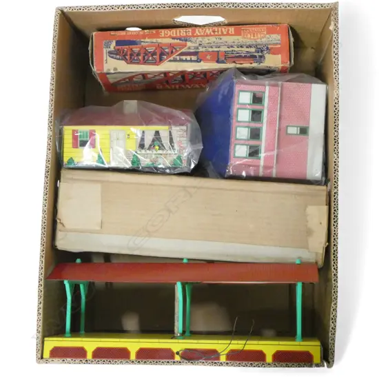 5 TIN TOY MODEL RAILWAY STATIONS BRIDGE ETC. L.340mm LONGEST