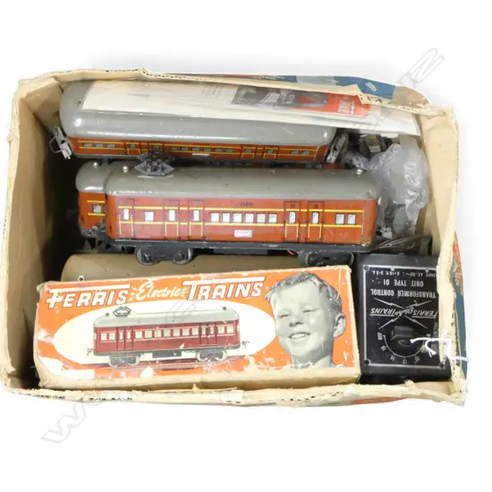 VINTAGE FERRIS ELECTRIC TRAIN SET ENGINE CARRIAGES TRANSFORMER & TRACK