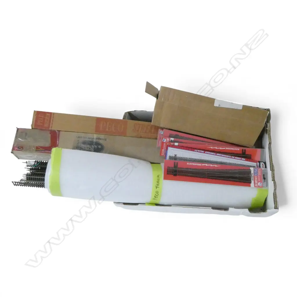 LARGE BOX OF PECO ELECTRIC TRAIN TRACK Image 1++