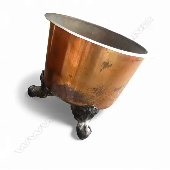 COPPER PLANTER Dia. 570mm w. 6 CAST IRON BATH FEET two attached