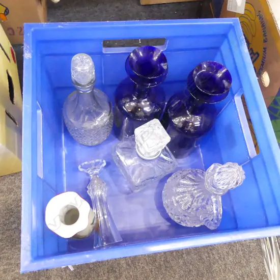 ASST PCES GLASS; PR BLUE GLASS DECANTERS + 3 DECANTERS & 2 VASES H.290mm