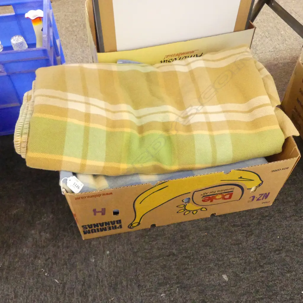 3 VINTAGE WOOLEN BLANKETS Image 1++