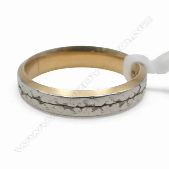 18CT YELLOW/PLATINUM WEDDING RING, 3.8gms SIZE J