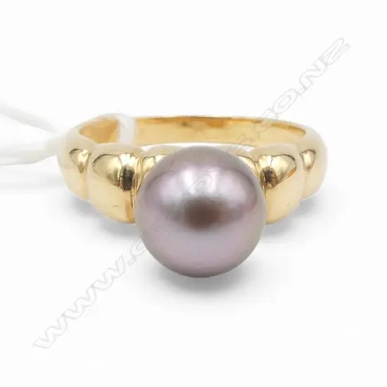 18ct  Y/G BLACK PEARL RING, pinkish purple overtones, 5.77gm, valuation SIZE O
