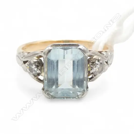 18ct 2 TONE GOLD, DIAMOND & approx. 2.60ct AQUAMARINE RING 3.92gms  Valuation dated 2000, stone abraded SIZE L