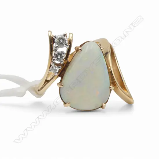 14CT GOLD DIAMOND AND OPAL RING (valuation) SIZE K