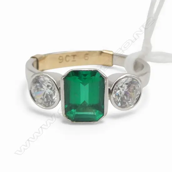 18ct GOLD 3 STONE MAN-MADE EMERALD & CUBIC ZIRCONIA RING with 9ct y/gold ring keeper 5.15gms SIZE R