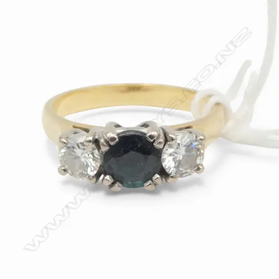 18CT Y/G 3 STONE SAPPHIRE AND DIAMOND RING SIZE N
