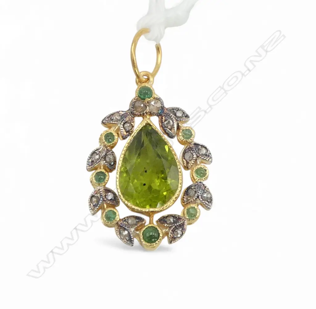 ANTIQUE STYLE SILVER GILT PENDANT ROSE CUT DIAMONDS (0.12ct) EMERALDS (0.18ct) 1.50ct PERIDOT 14ct GOLD BALE Image 1++