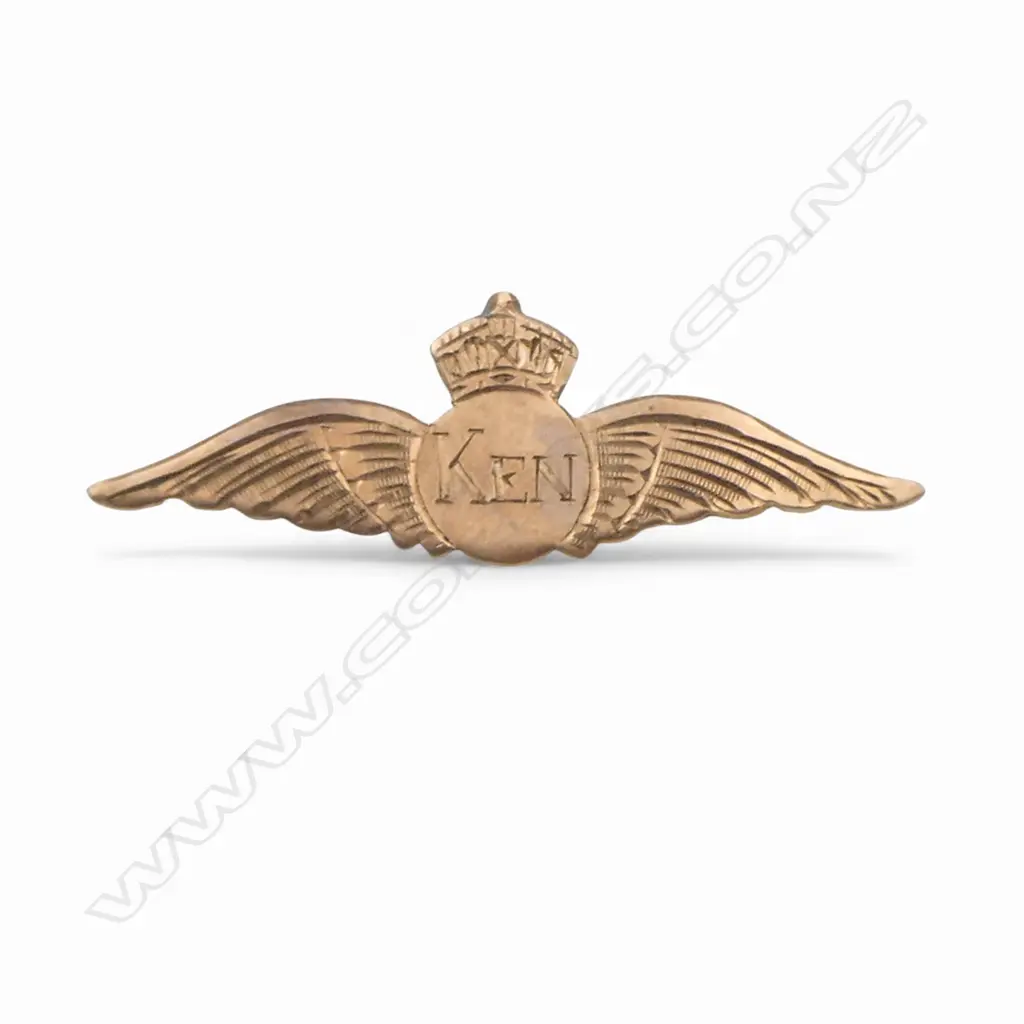 9ct GOLD WWII SWEET HEART WINGS PIN engraved 'KEN' 2gms Image 1++