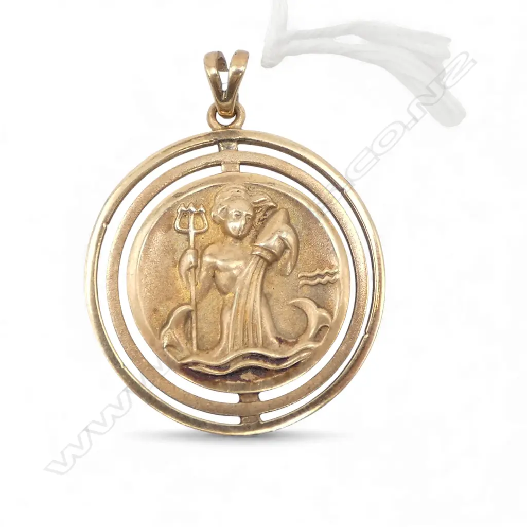 9ct GOLD NEPTUNE PENDANT 5.55gms Image 1++