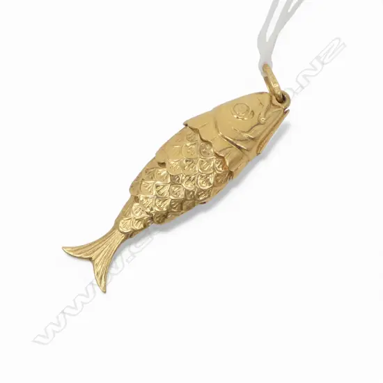 18CT ARTICULATED FISH PENDANT L.40mm 4.3gms