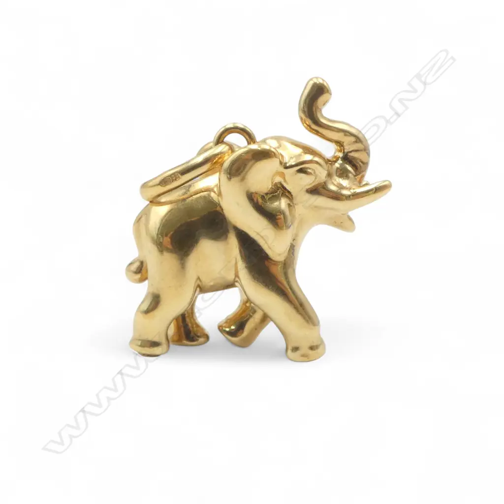 LARGE 9ct GOLD ELEPHANT PENDANT trunk raised 4.3gms Image 1++