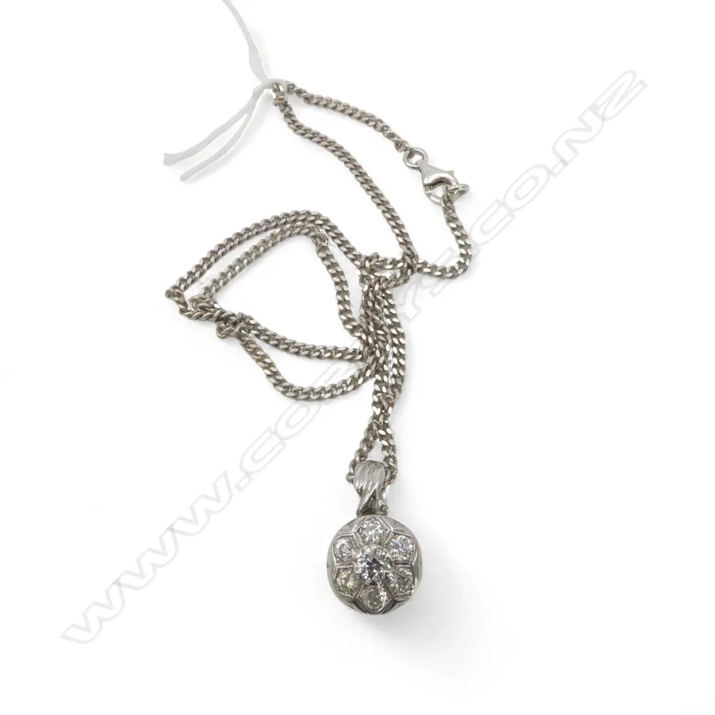 7 STONE DIAMOND CLUSTER IN 18ct white GOLD 3.5gms ON SILVER CHAIN Image 1++