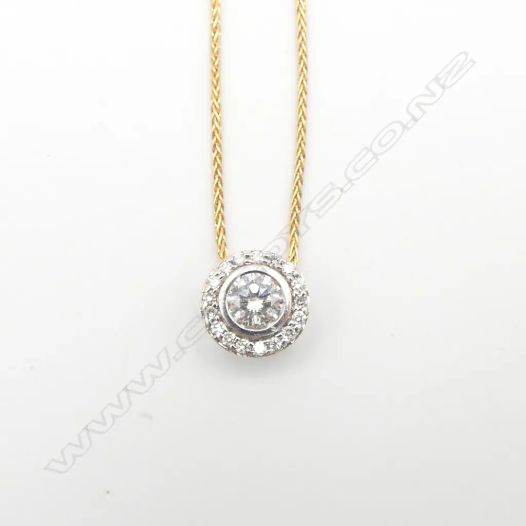 Designer 0.45ct DIAMOND SOLITAIRE PENDANT w diamond halo surround on 18ct GOLD CHAIN. Push button length adjust.8.2gms Image 1++