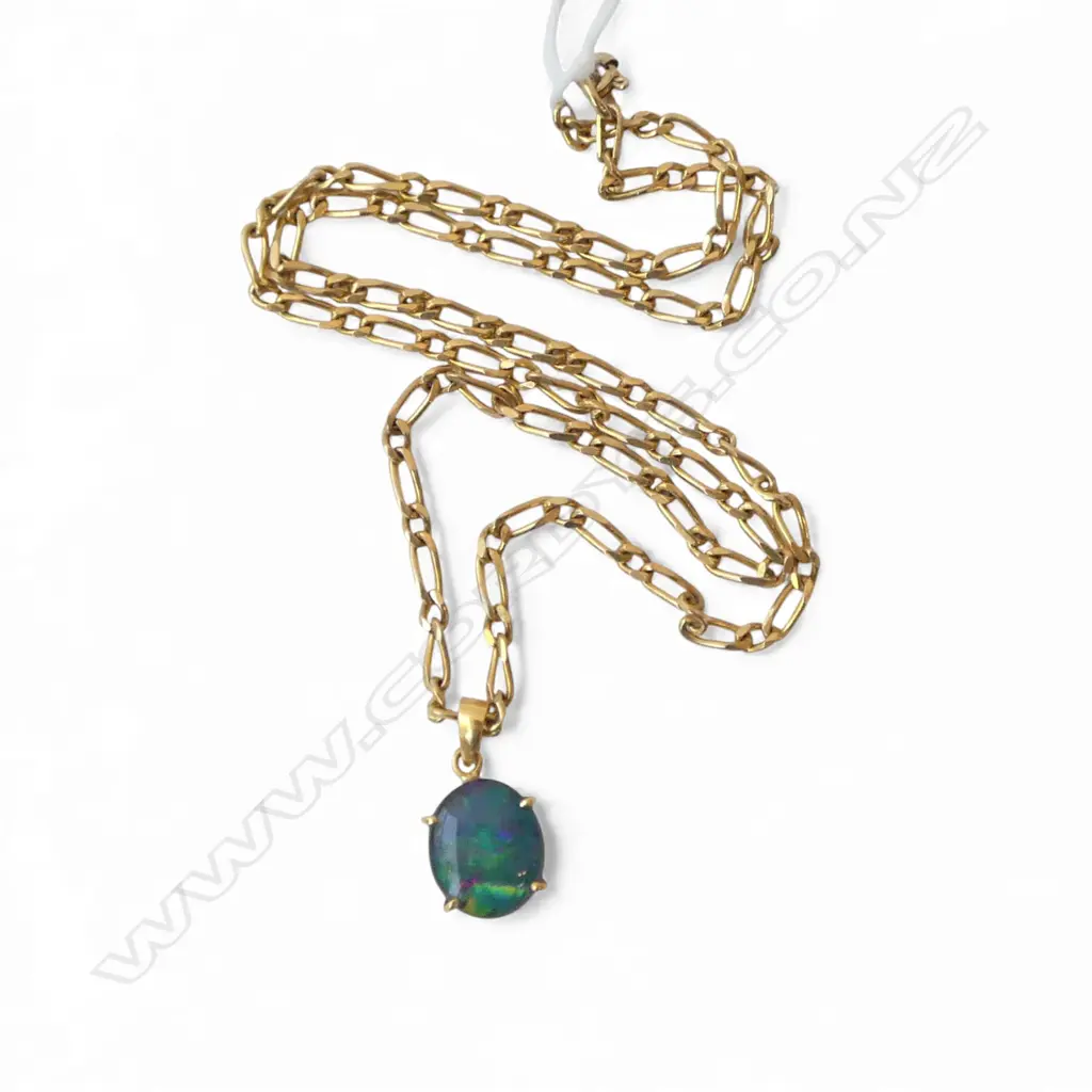 OPAL DOUBLET PENDANT ON 9ct GOLD CHAIN 7.62gms Image 1++