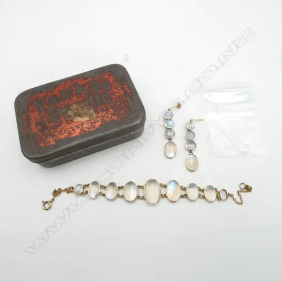 EDWARDIAN 9ct GOLD & MOONSTONE BRACELET & EARRING SUITE. The bracelet missing 1 stone. Comes with another but larger