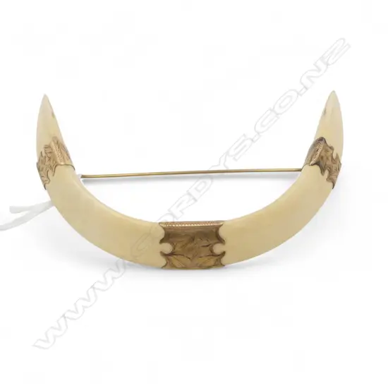 NZ COLONIAL 9ct GOLD DOUBLE TUSK BROOCHW.105mm