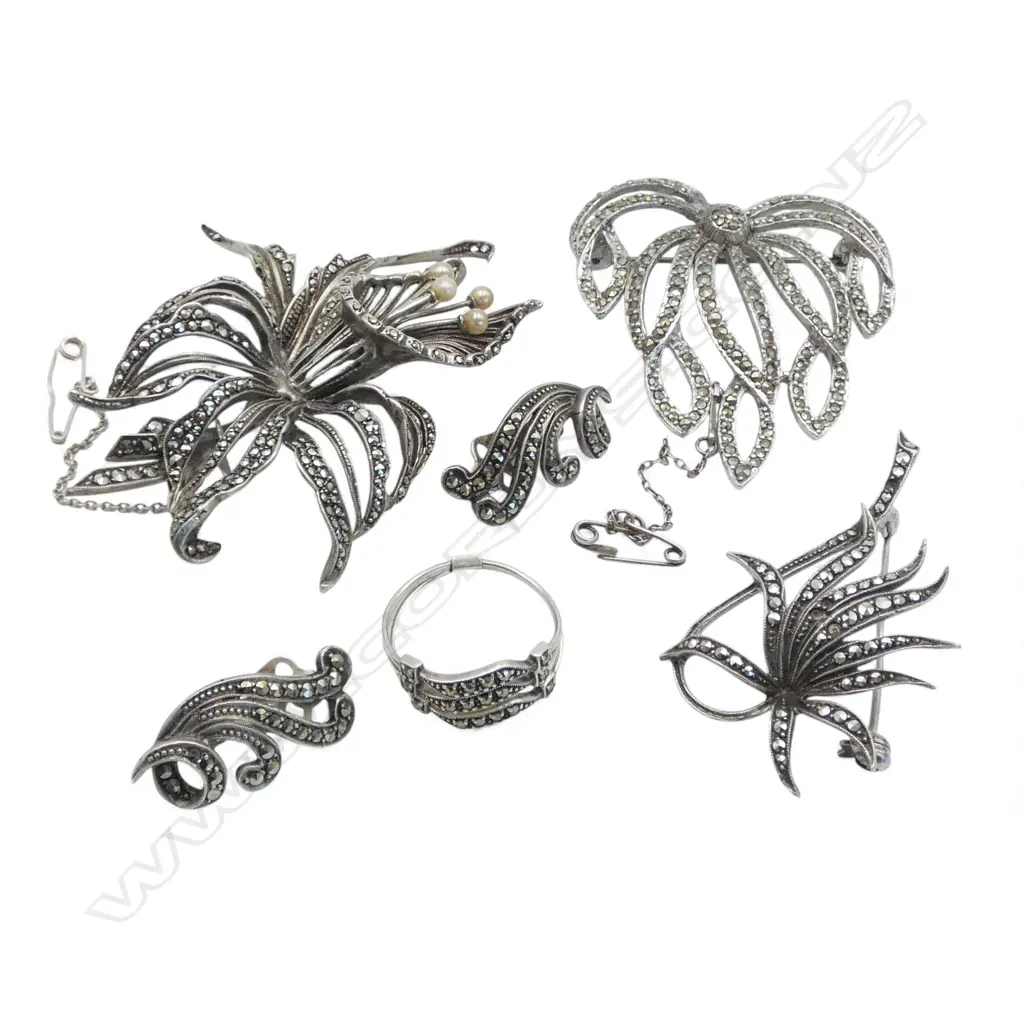 3 STG SILVER & MARCASITE VINTAGE BROOCHES + RING + PR EARRINGS 47gms Image 1++