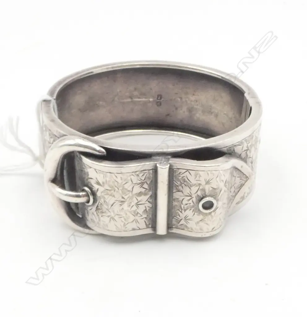 VICT. SILVER ENGRAVED HINGED BUCKLE BANGLE, BIRM. 1884, 41.77gms, valuation Image 1++