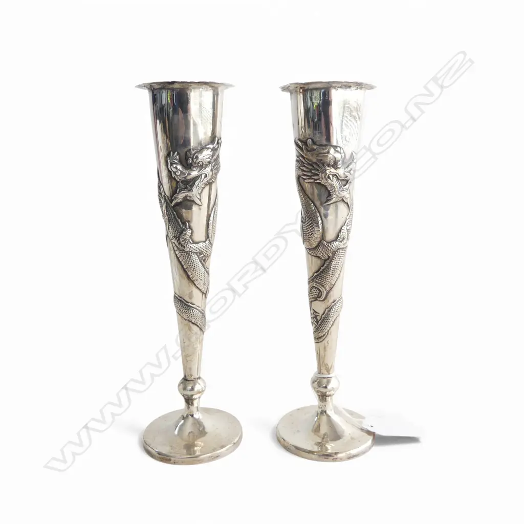 PR ORIENTAL SILVER VASES w. DRAGON DECORATION, STAMPED WH 90 TO BASE H.210mm 248gms Image 1++