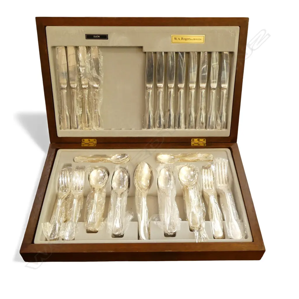 CUTLERY CANTEEN; W. A. ROGERS 'DIJION' Image 1++