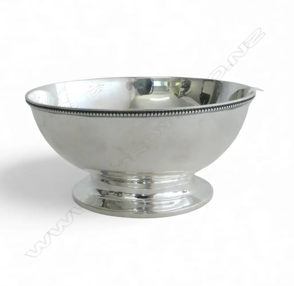 London 1807 silver pedestal bonbon bowl bead rim. Demi dig crest. London 1807 by John Emes. Dia.127mm. 148gms Image 1++