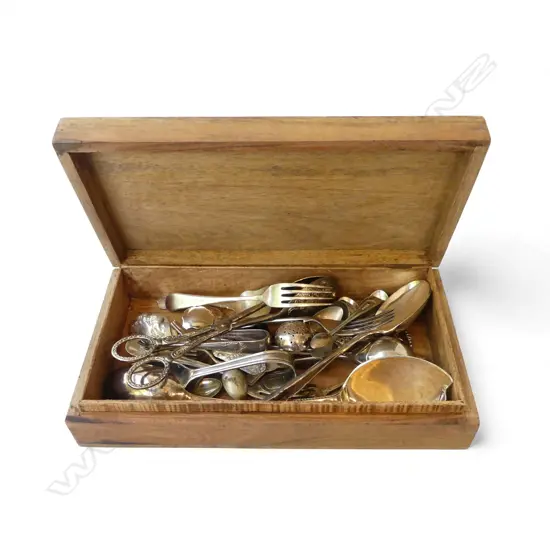BOXED VINTAGE CUTLERY 