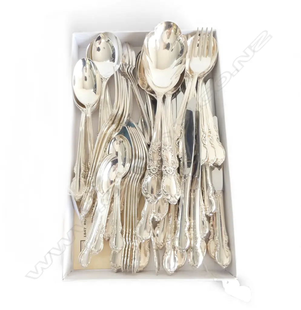 8 PL SETTING 1847 ROGERS BROS 'REFLECTION' SILVER PLATED CUTLERY + 6 TEASPOONS & SERVERS, unused condition Image 1++