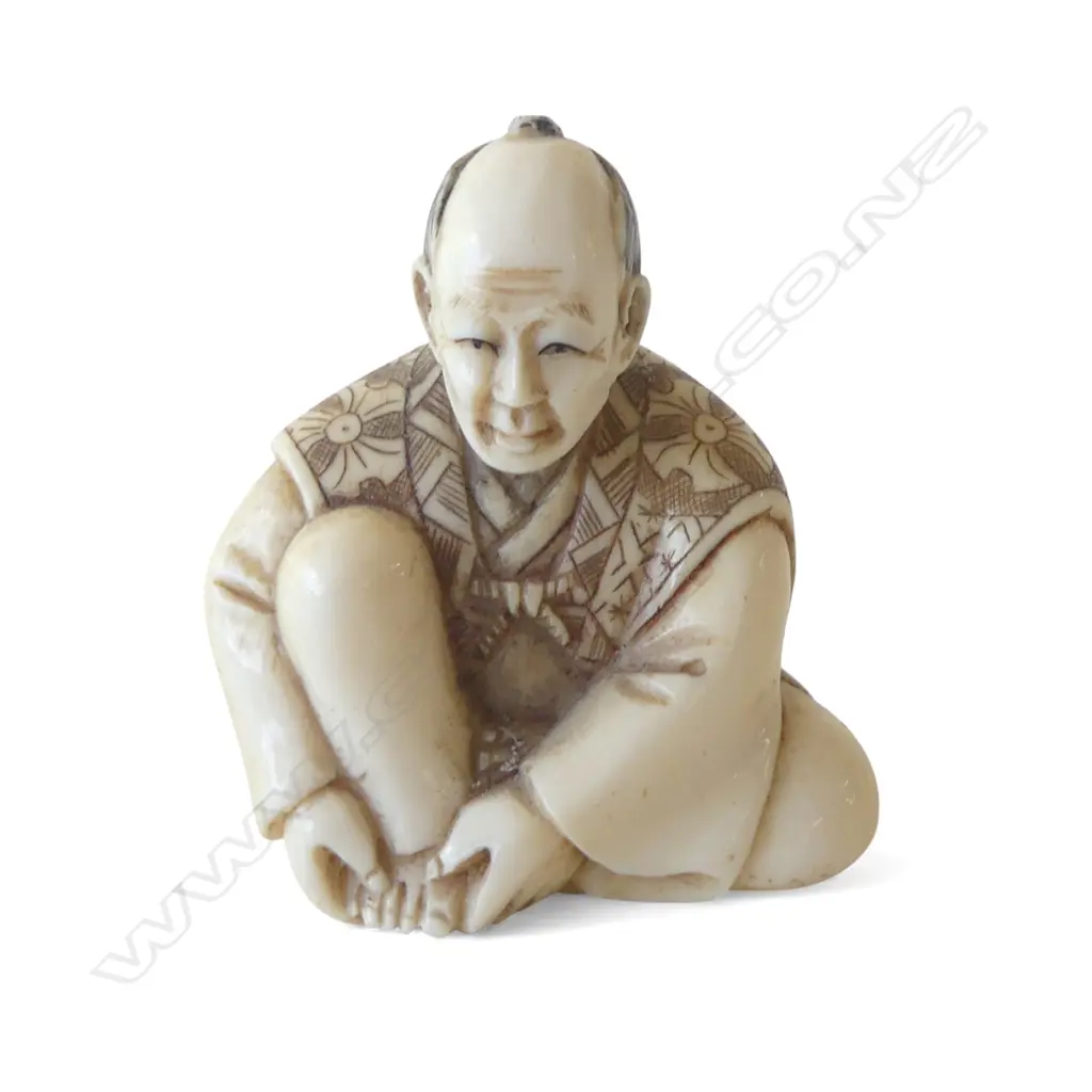 MEIJI PERIOD IVORY OKIMONO seated man, base signed H.45mm Image 1++