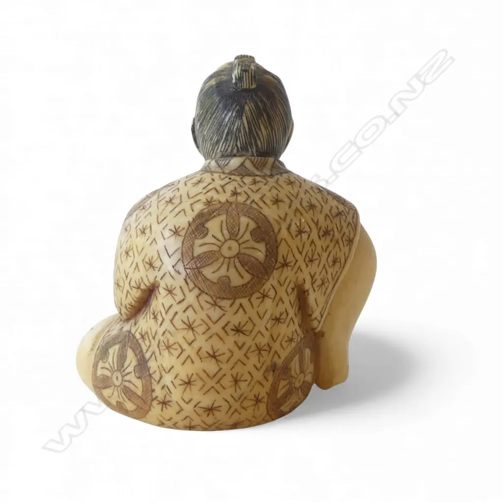 MEIJI PERIOD IVORY OKIMONO seated man, base signed H.45mm Image 1++