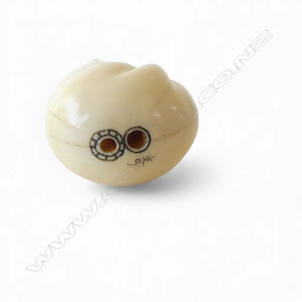 MEIJI PERIOD IVORY NETSUKI daruma, signed H.38mm Image 1++