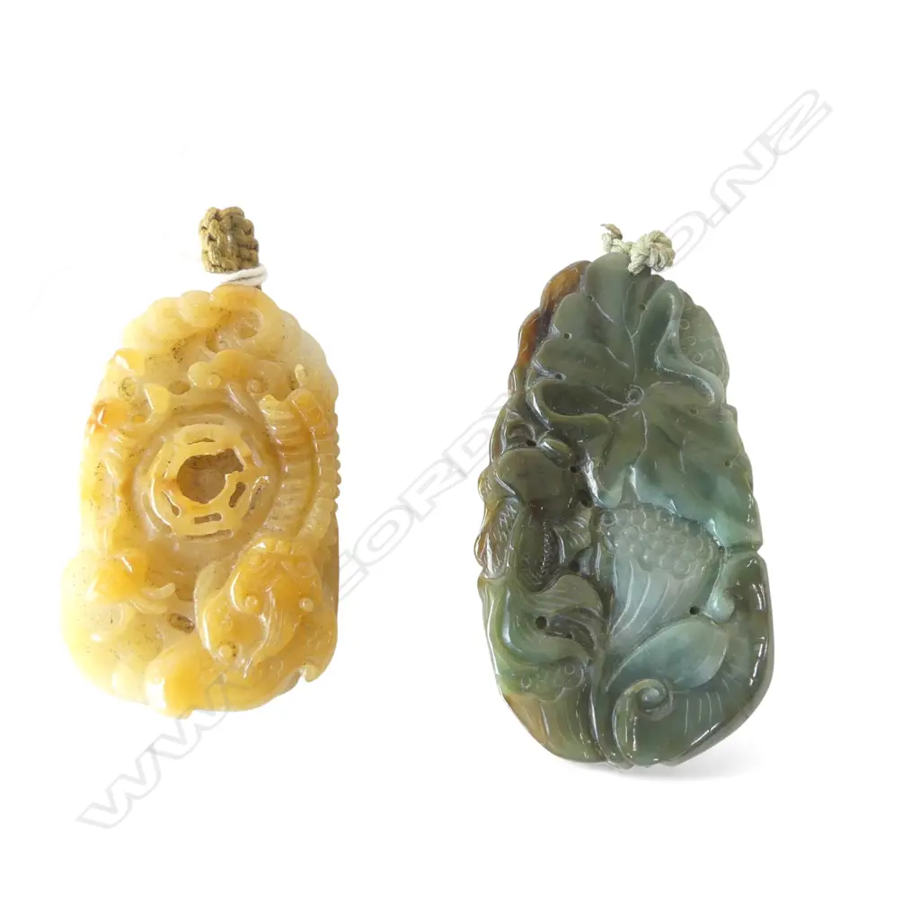2 CHINESE JADE? PENDANTS L.68mm Image 1++