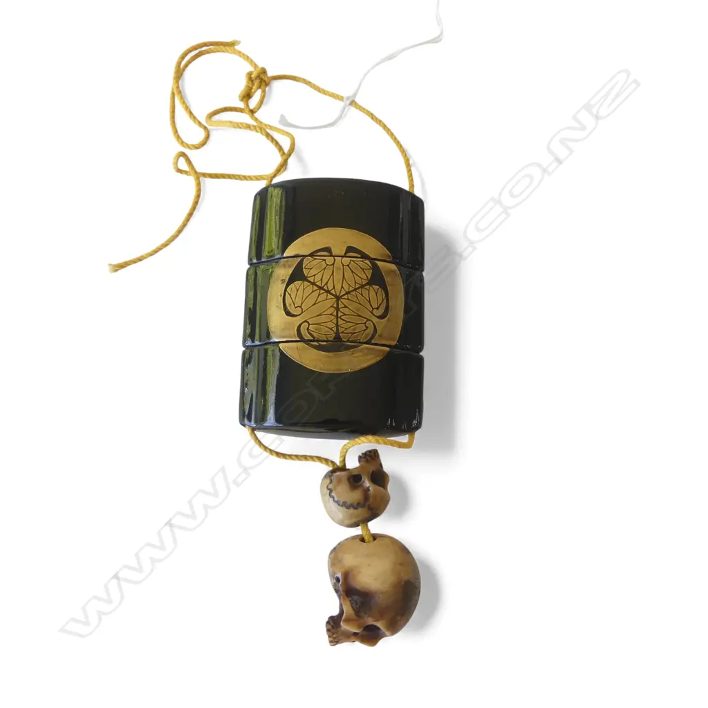 JAPANESE SAMURAI INRO with 2 bone netsuke skulls, one signed L.67mm Image 1++