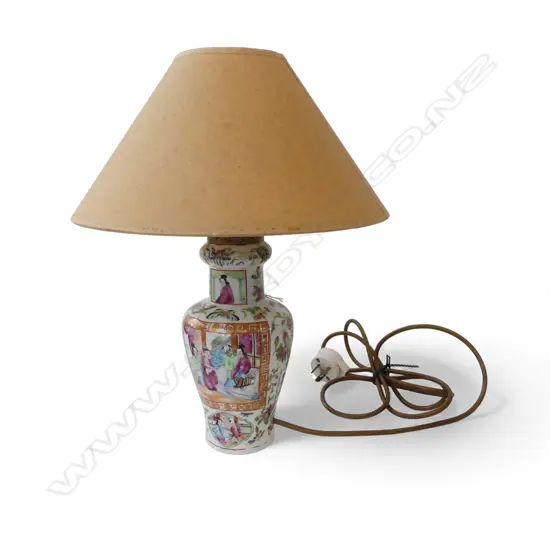 ANTIQUE CHINESE FAMILE ROSE CHINA VASE CONVERTED TO A TABLE LAMP H230MM