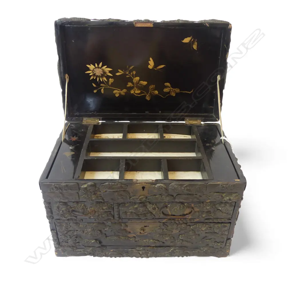 OLD JAPANESE LACQUERED BOX w. APPLIED METAL DECORATION 290x180x190mm repairs Image 1++