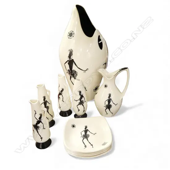 10 PCS VINTAGE WADE 'ZAMBA' WARE; 4 PIN DISHES, 4 BUD VASES, SML JUG & LRG VASE, H.300mm