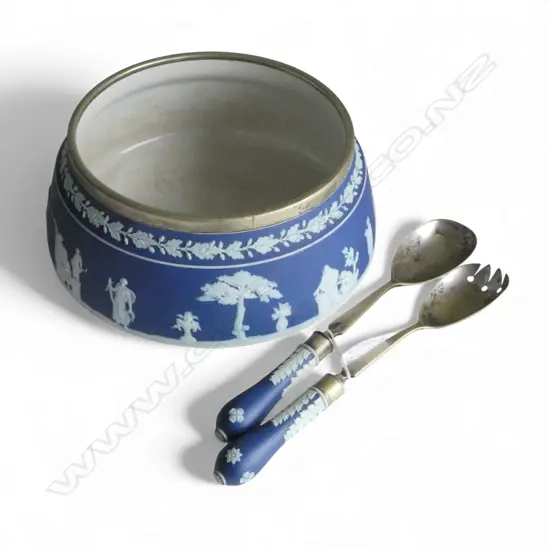 WEDGEWOOD SALAD BOWL WITH MATCHING SERVERS (11cm High 18cm wide)