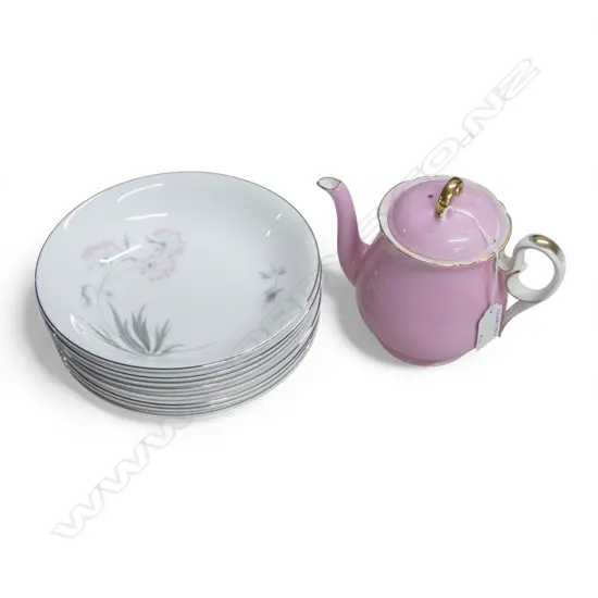 8 SHELLEY CHINA DESSERT BOWLS & PINK SHELLEY TEAPOT