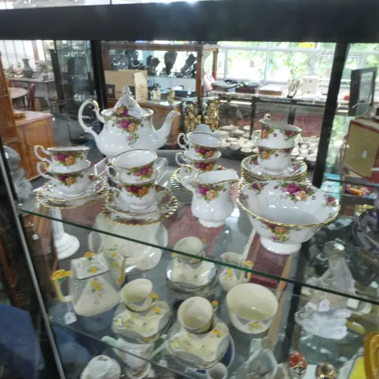 ROYAL ALBERT OLD COUNTRY ROSES CHINA TEA SET, 8 PERSON SETTING INCLDS; TEAPOT, M/S, 8 TRIOS