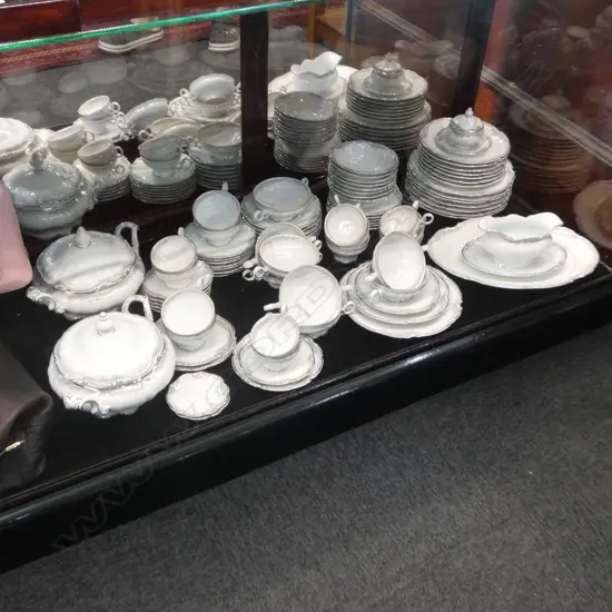 8 SETTING Hutschenreuther 'SYLVIA' PAT. DINNER SERVICE